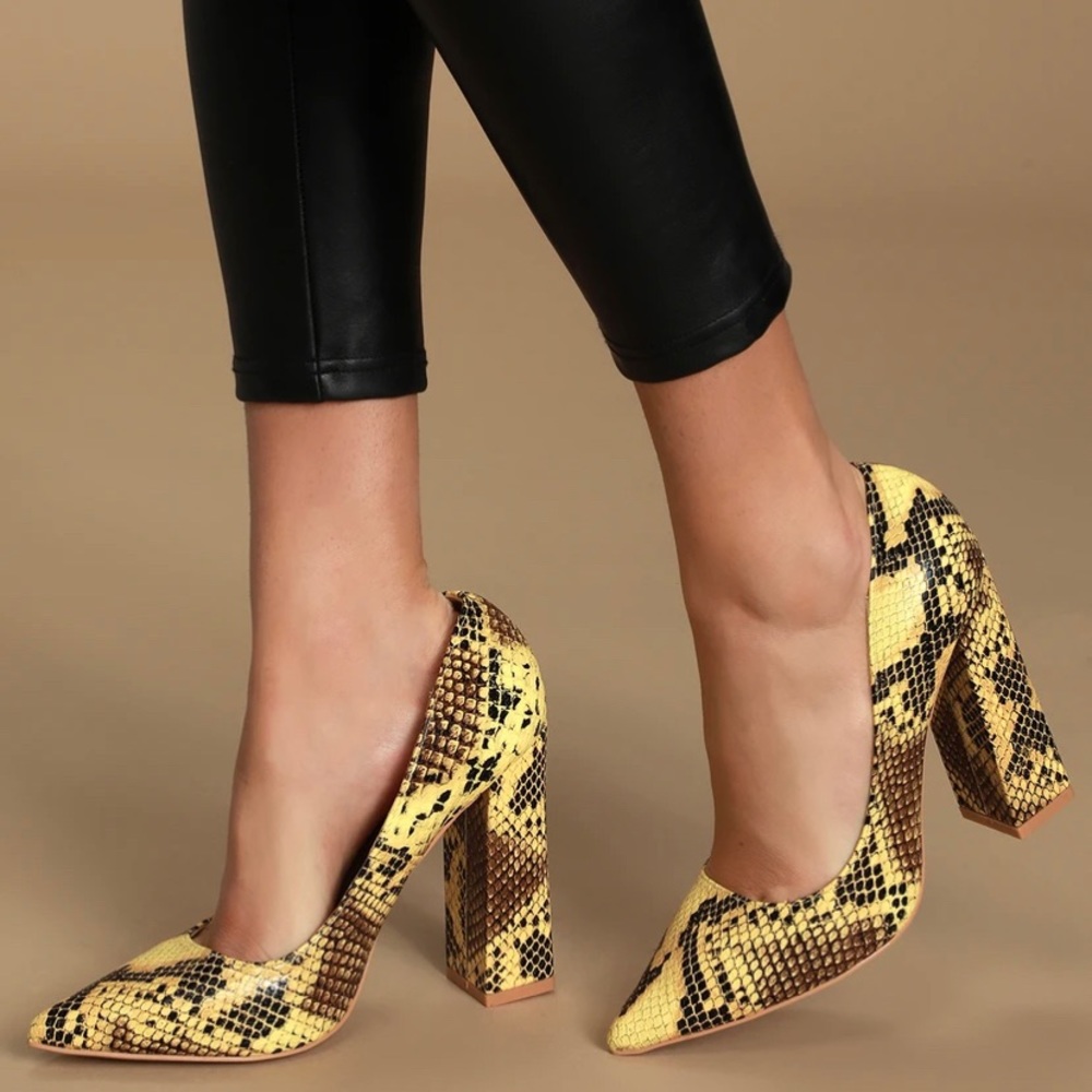 RAID Zia Yellow Snake Print Pointed-Toe Pumps 8.5